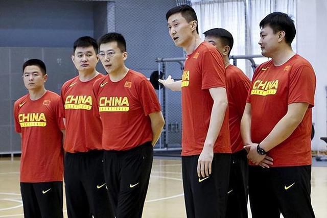 日本老师掀裙子打屁股网