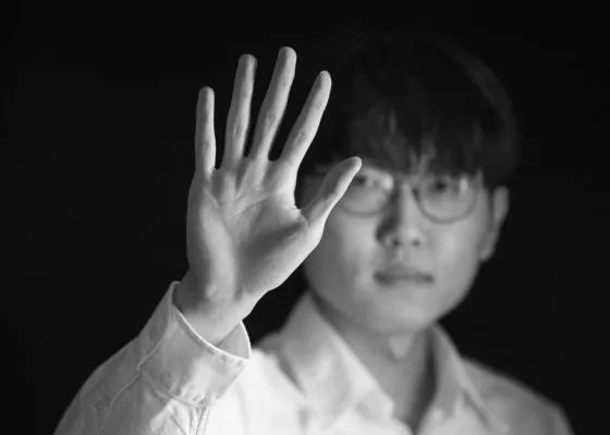 现在和相爱的人在一起吗